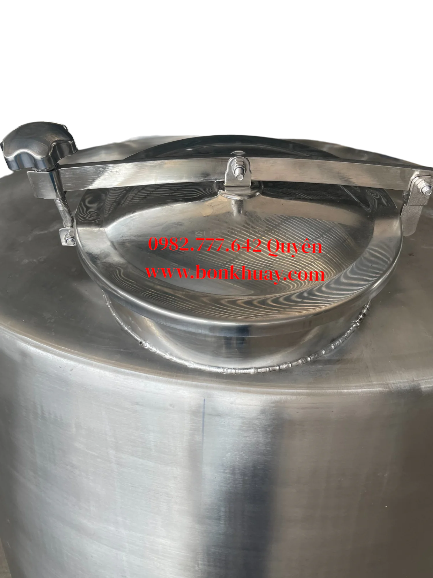 Bồn chứa bia rượu inox SUS304 dung tích lớn dùng bảo quản bia, rượu và đồ uống lên men, đảm bảo vệ sinh thực phẩm và chống ăn mòn hiệu quả.